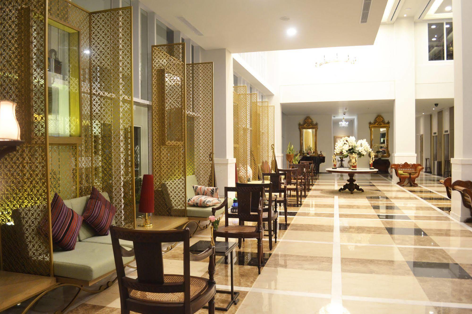 โรงแรมลา ลิซา ซูราบายา สุราบายา ภายนอก รูปภาพ