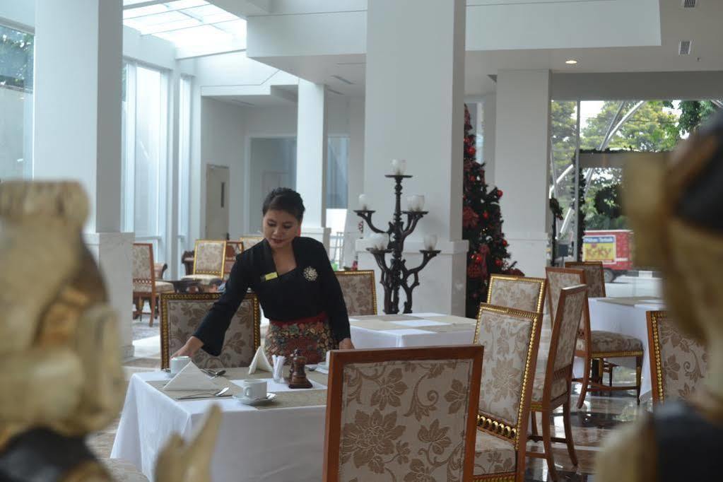 โรงแรมลา ลิซา ซูราบายา สุราบายา ภายนอก รูปภาพ